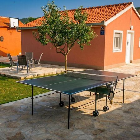 Vacation House Radosic Radosic  Buitenkant foto