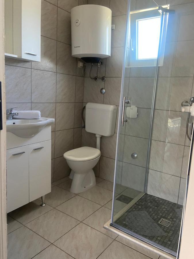 Vacation House Radosic Radosic  Buitenkant foto