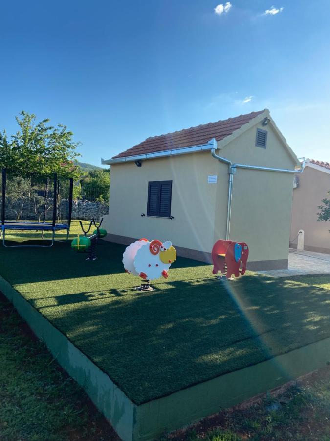 Vacation House Radosic Radosic  Buitenkant foto