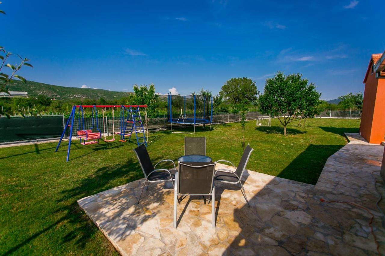 Vacation House Radosic Radosic  Buitenkant foto
