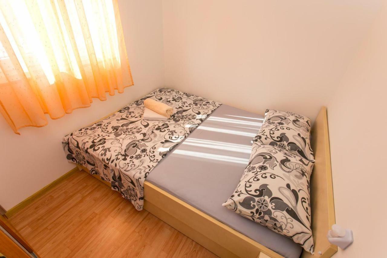 Vacation House Radosic Radosic  Buitenkant foto